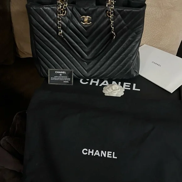 CHANEL LARGE CLASSIC CC SHOPPING TOTE CALFSKIN BACK/GOLD HANDBAG - Picture 2 of 4